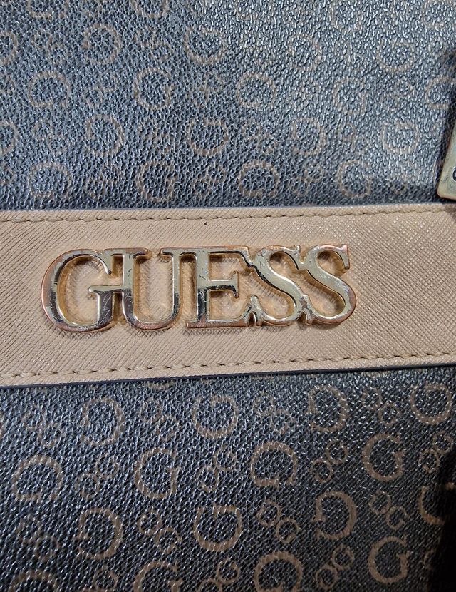 Bolso Guess grande color marron