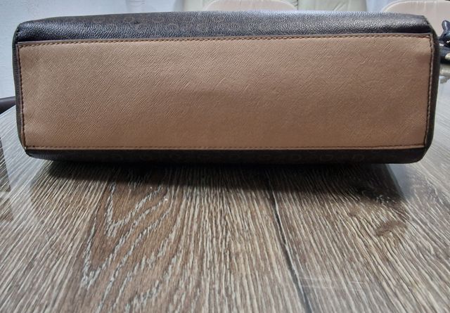 Bolso Guess grande color marron