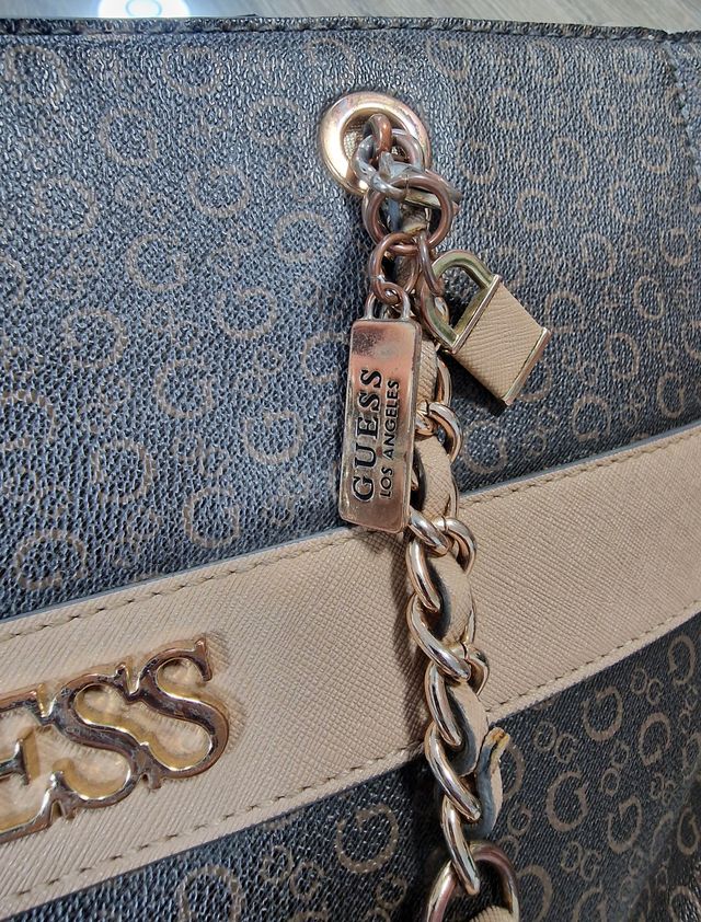 Bolso Guess grande color marron