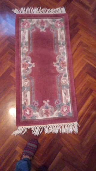 Alfombra roja de lana
