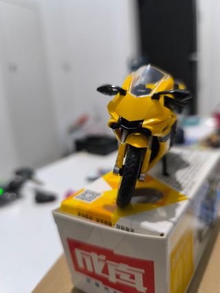 Yamaha R1 a escala 