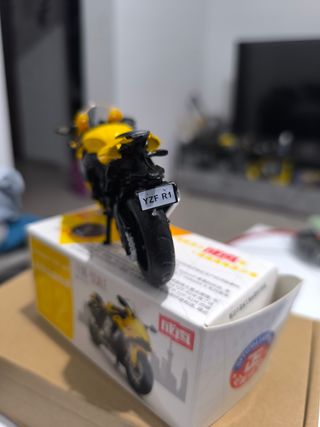 Yamaha R1 a escala 