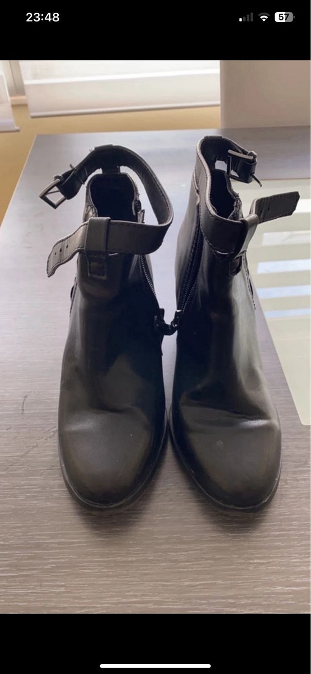 Botines negros Stradivarius