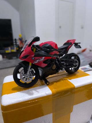 BMW S1000RR a escala 