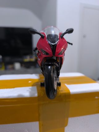 BMW S1000RR a escala 