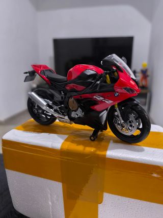BMW S1000RR a escala 