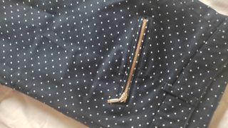 Pantalón con topos blancos