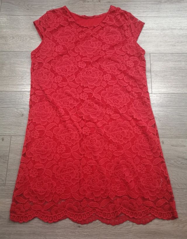 Vestido vermelho com renda