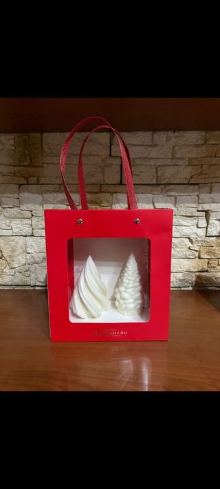 Box di natale con candele e vassoi