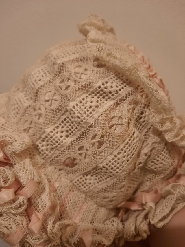 ANTIGUO GORRO BEBE.CAPOTA BEIGE Y ROSA