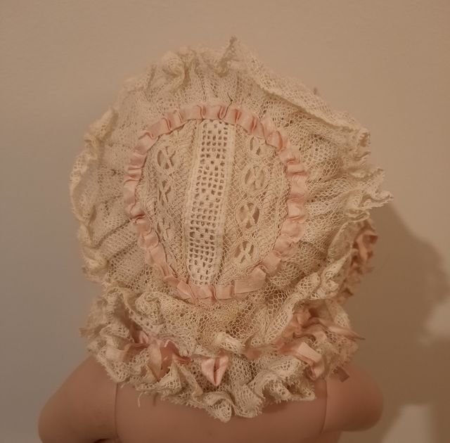ANTIGUO GORRO BEBE.CAPOTA BEIGE Y ROSA