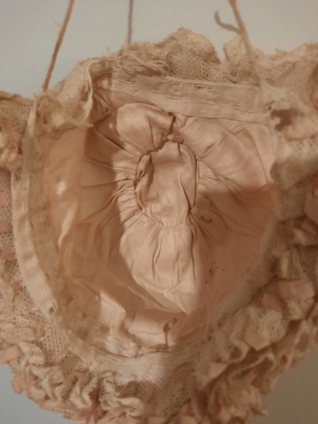 ANTIGUO GORRO BEBE.CAPOTA BEIGE Y ROSA