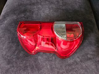 Piloto trasero izquierdo Nissan Nv200