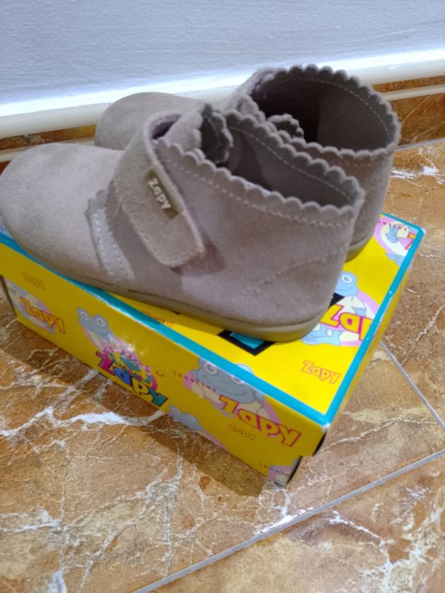 Botas talla 26 marca Zapy