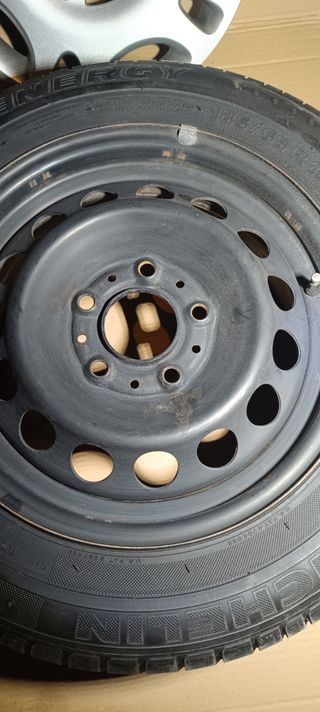 3 Llantas originales R15 mercedes Benz con neumáti