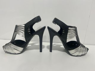 Sandalias de tacón negro y plata GUESS