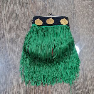 Bolso pequeño tipo clutch con monedas