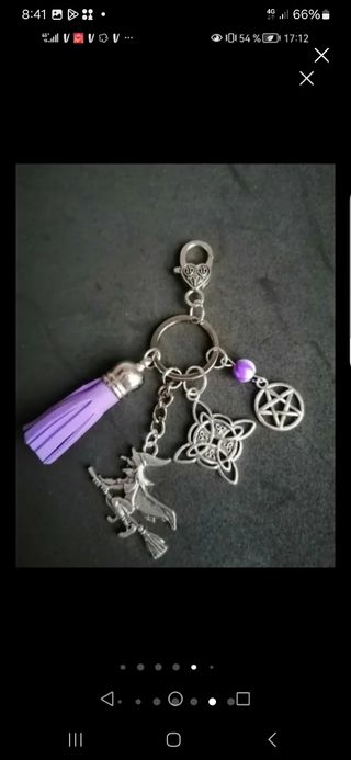 Colgante llavero con nudo de bruja