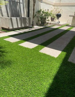 Jardinero económico césped artificial