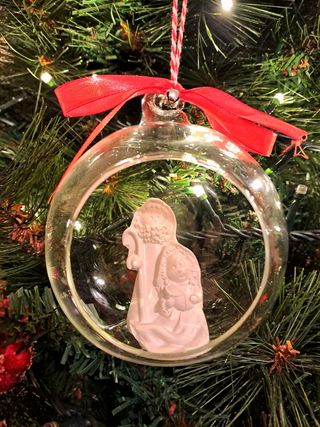 Palla in vetro natalizia con natività 
