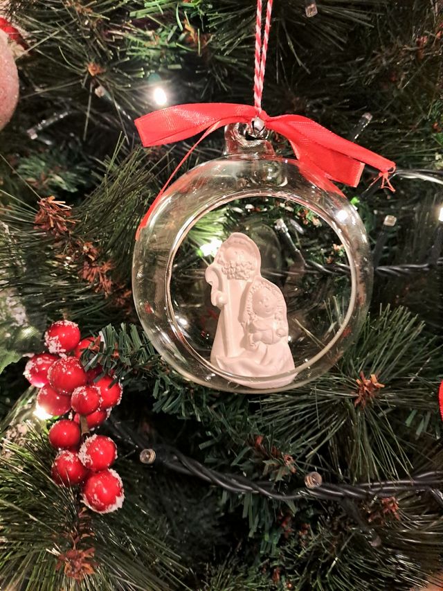 Palla in vetro natalizia con natività
