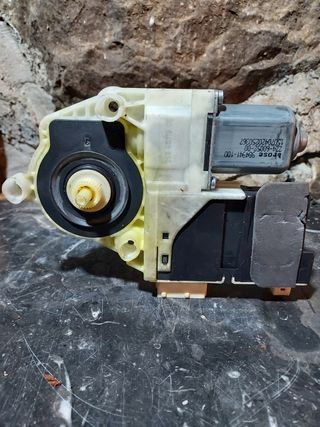 Motor elevalunas delantero derecho C4
