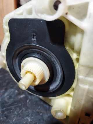 Motor elevalunas delantero derecho C4