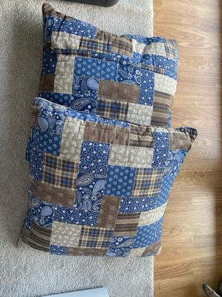 Colcha y dos cojines IKEA