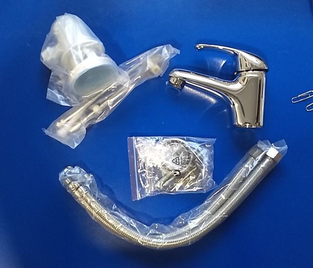 Grifo lavabo y tapón desagüe