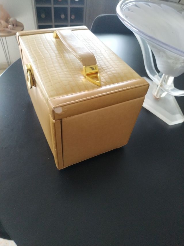 Joyero de poli piel y terciopelo