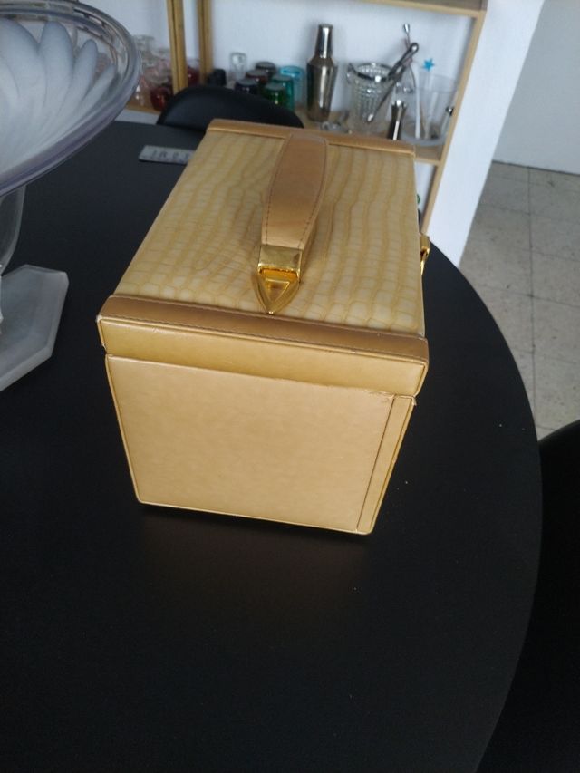 Joyero de poli piel y terciopelo