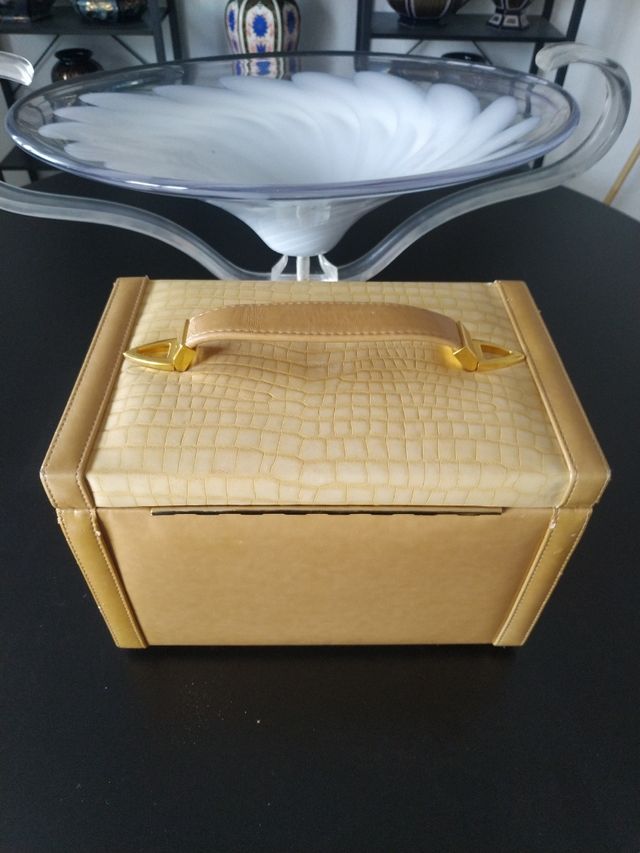 Joyero de poli piel y terciopelo