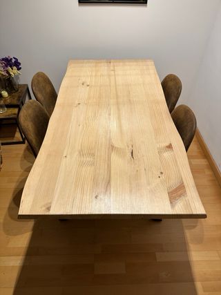 SOLO MESA DE MADERA, SILLAS VENDIDAS!