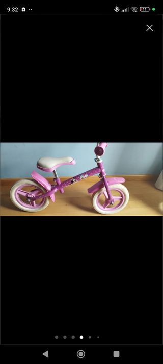 Bicicleta sin pedales de niña