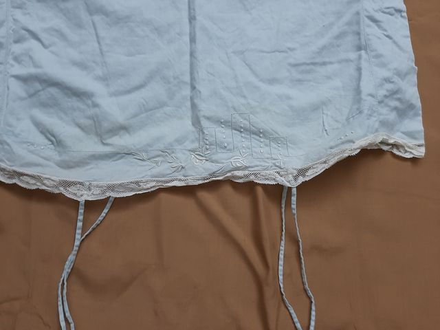 CAMISA Y POLOLO ANTIGUOS DE ALGODON CON ENCAJE