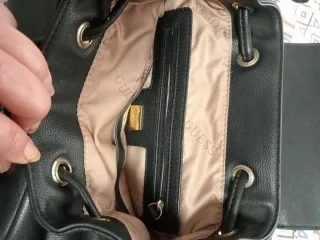 Bolso mochila negro Guess