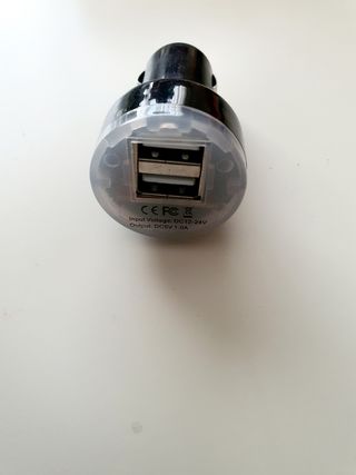 Cargador de móvil de coche