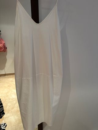 Vestido blanco elastico de pecho y ancho de abajo