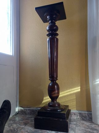 Pedestal antiguo