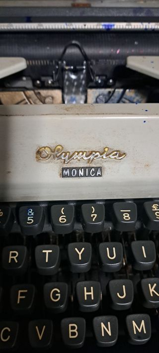 maquina de escribir antigua