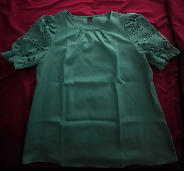 Camisola com pormenor nas mangas