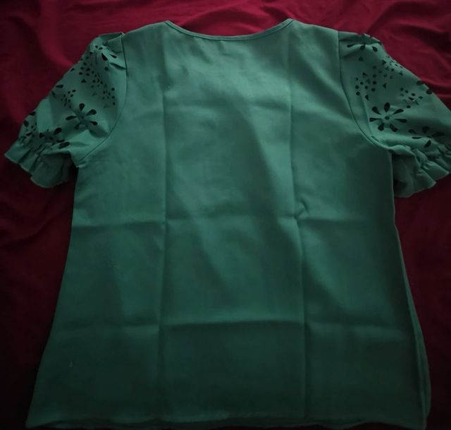 Camisola com pormenor nas mangas