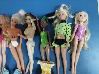 Muñecas figura barbie y princesas disney