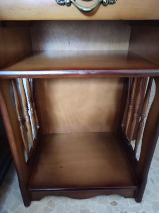 Mesita de noche o telefonera nogal