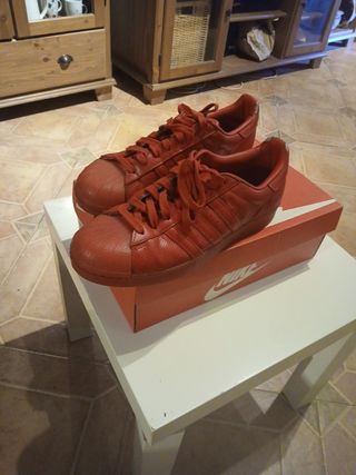 Zapatillas adidas en roja