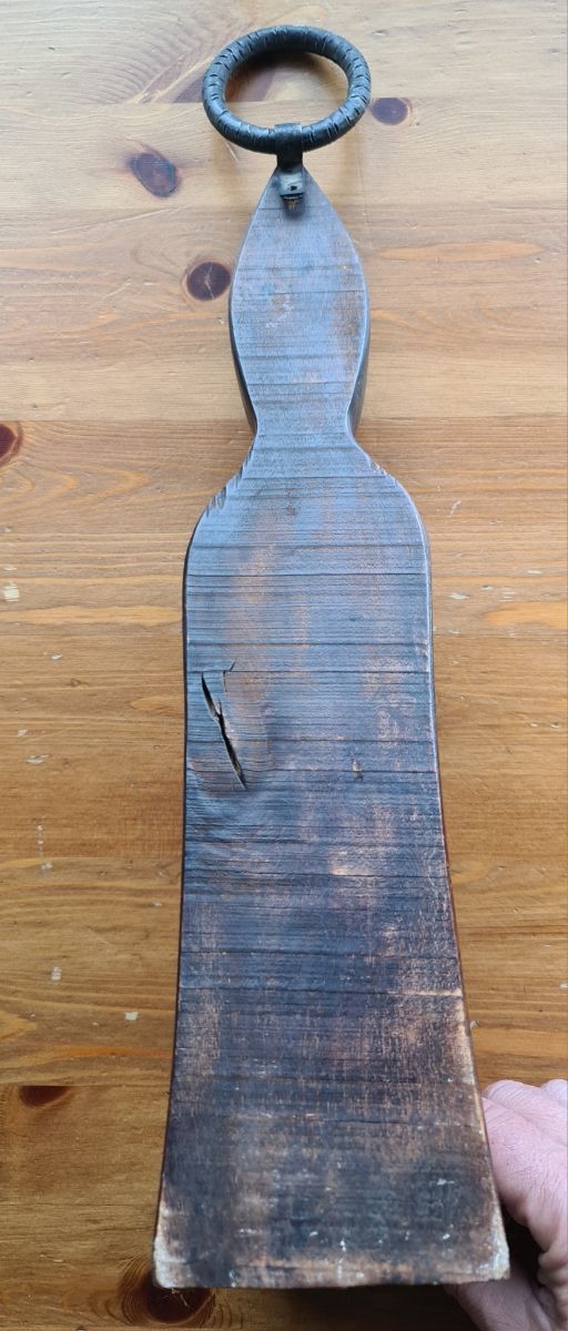 Supporti in legno intagliato