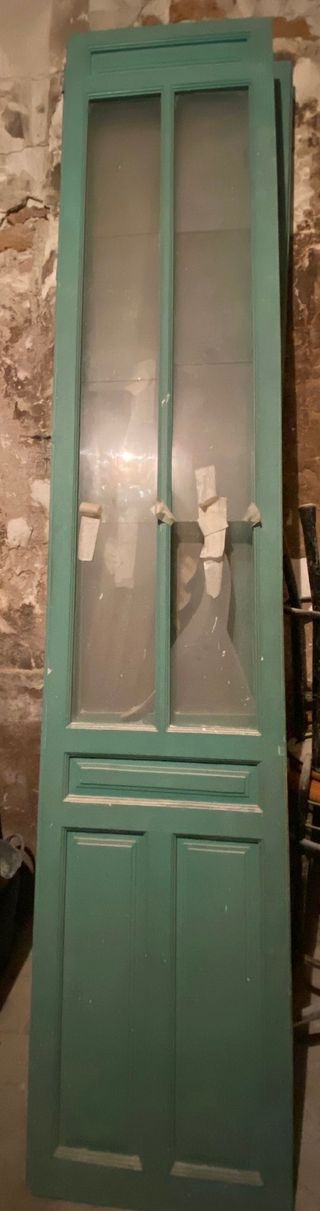 Ventanas y puertas de madera antiguas