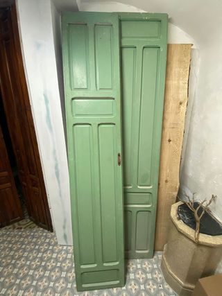 Ventanas y puertas de madera antiguas