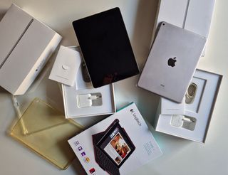 NEGOCIABLE Lote 2 Ipad Air con accesorios