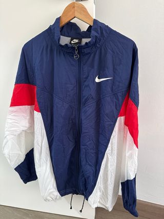 CHAQUETA CORTAVIENTOS NIKE